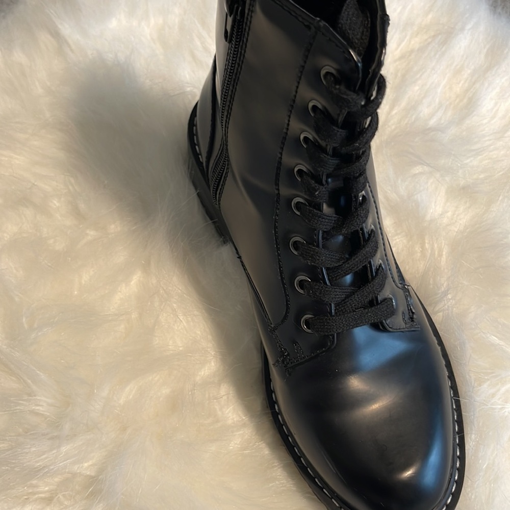 Boots - Picture 3 of 4